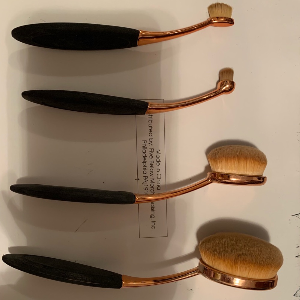 Makeup brushes
